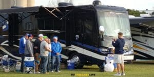 Jacksonville Tailgating - Wonder if the Kentucky fans realized that the guy they asked to take their picture was a GT player